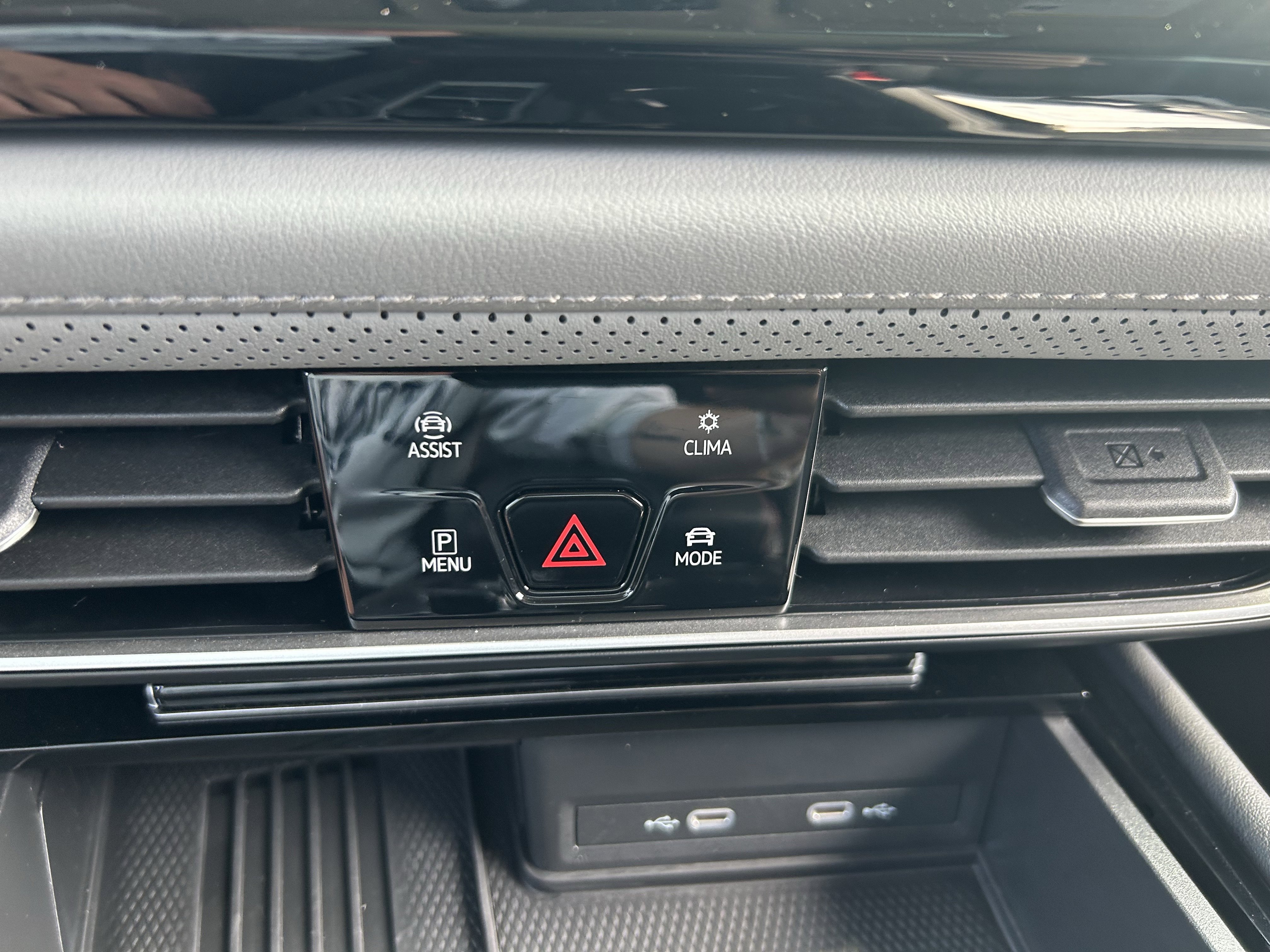 Certified 2025 Volkswagen Atlas Peak Edition SE AWD/4WD image 14