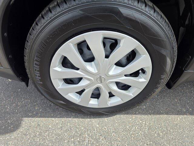 Used 2016 Nissan Rogue S w/ S Family Package FWD image 12