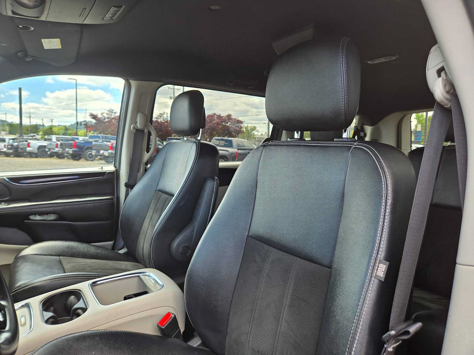 Used 2019 Dodge Grand Caravan SXT FWD image 25