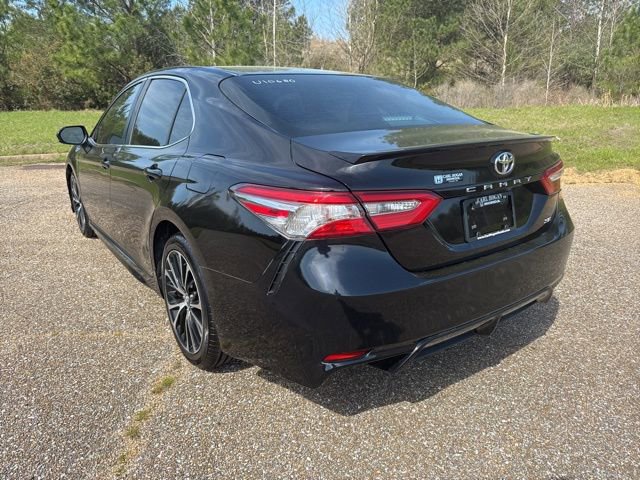 Used 2018 Toyota Camry SE image 4