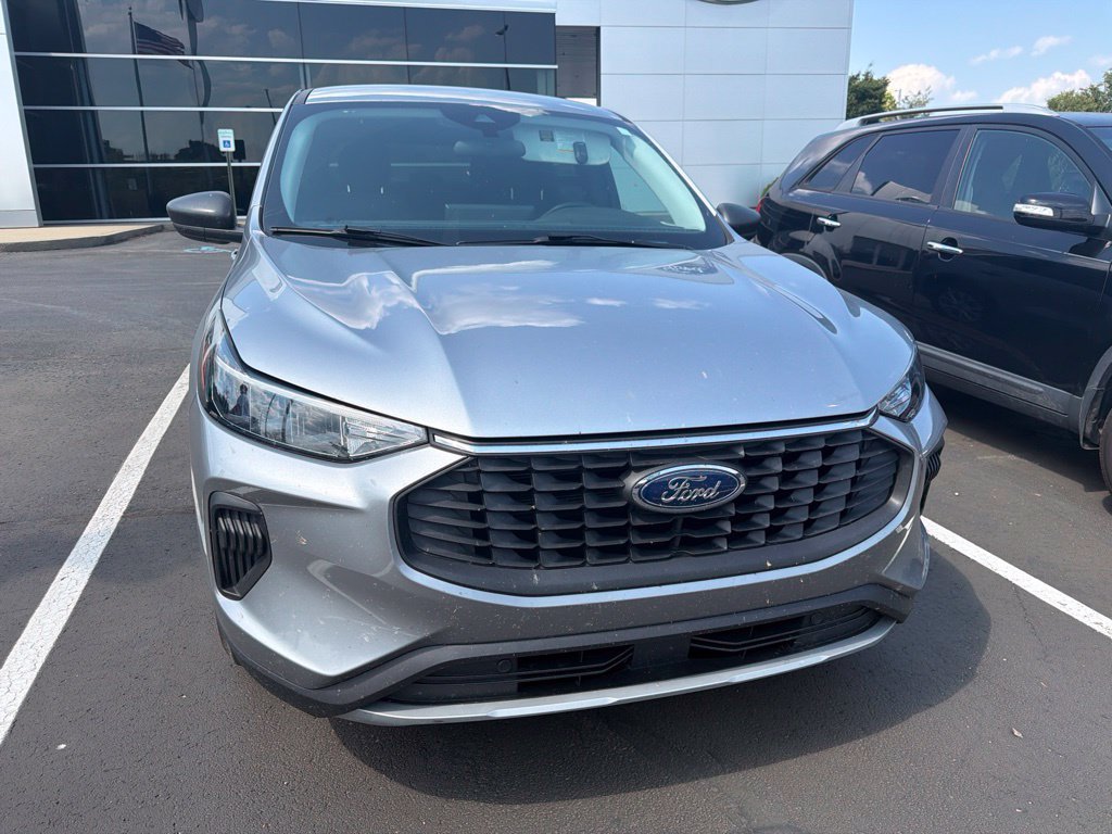 Used 2023 Ford Escape Active w/ Tech Pack #1 AWD/4WD image 2