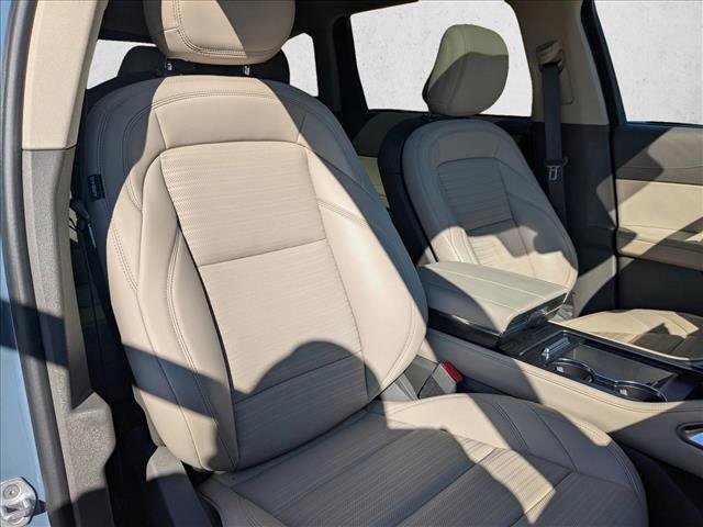 Used 2025 Lincoln Nautilus Reserve image 22