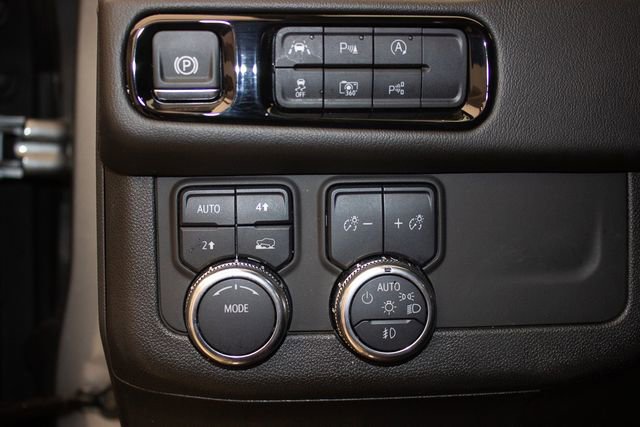 Used 2025 GMC Yukon Denali image 35