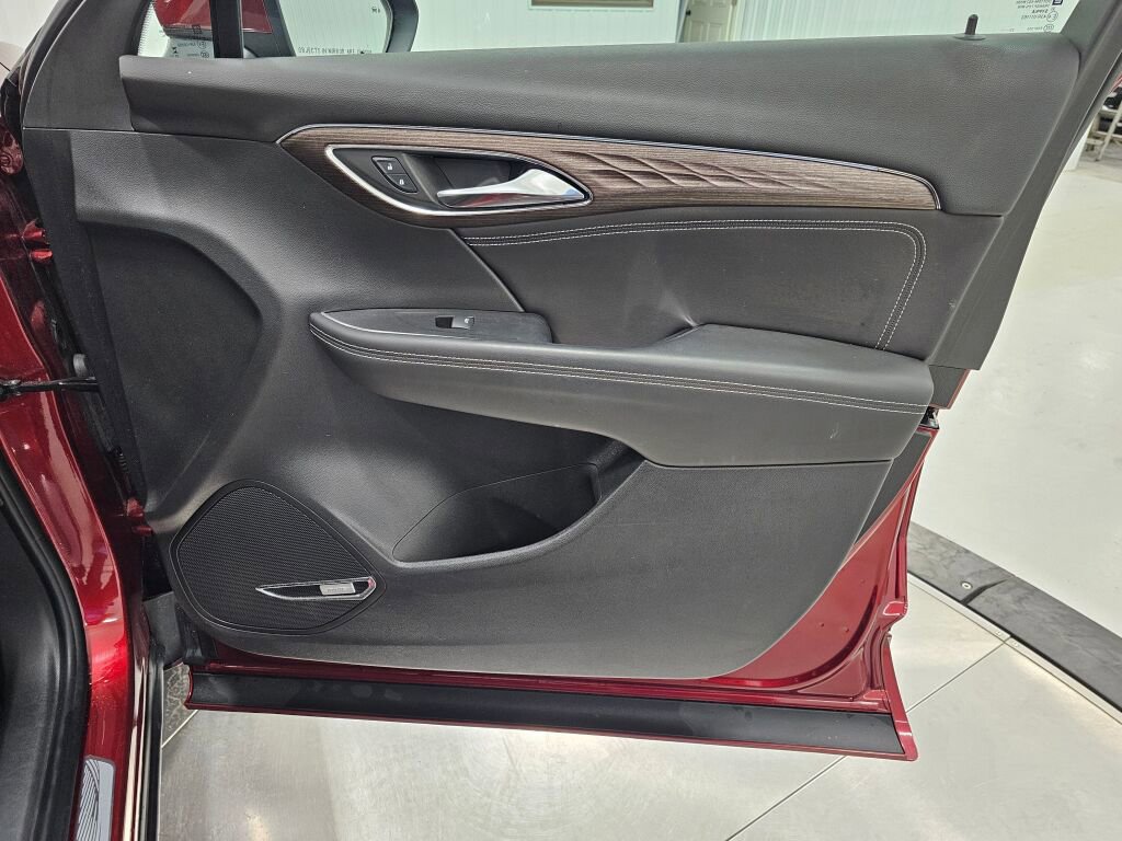 Used 2023 Buick Envision Avenir image 38