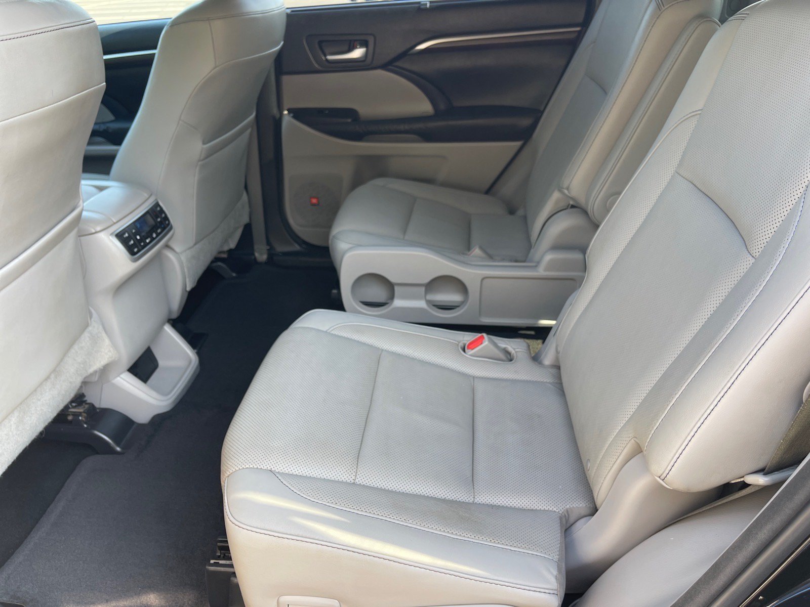 Used 2014 Toyota Highlander Limited Platinum FWD image 12