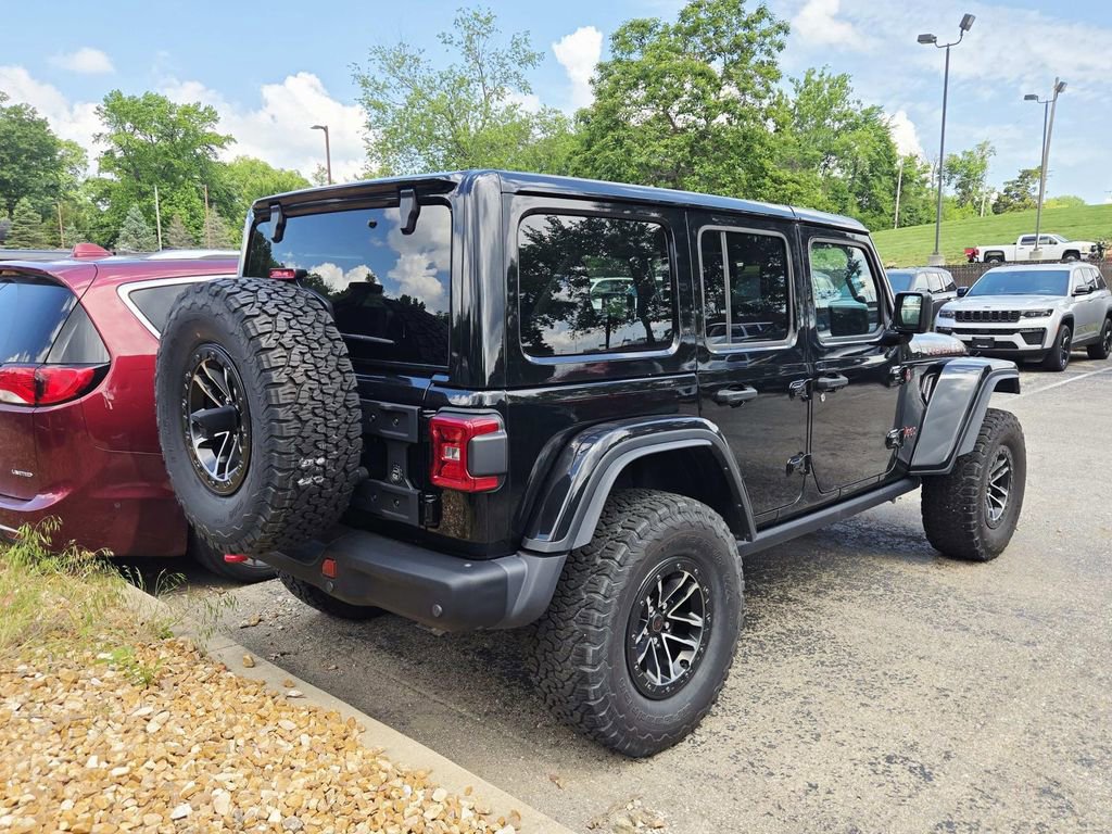 Used 2024 Jeep Wrangler Unlimited Rubicon AWD/4WD image 3