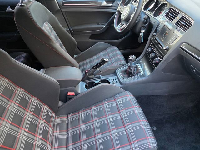 Used 2016 Volkswagen Golf S image 16