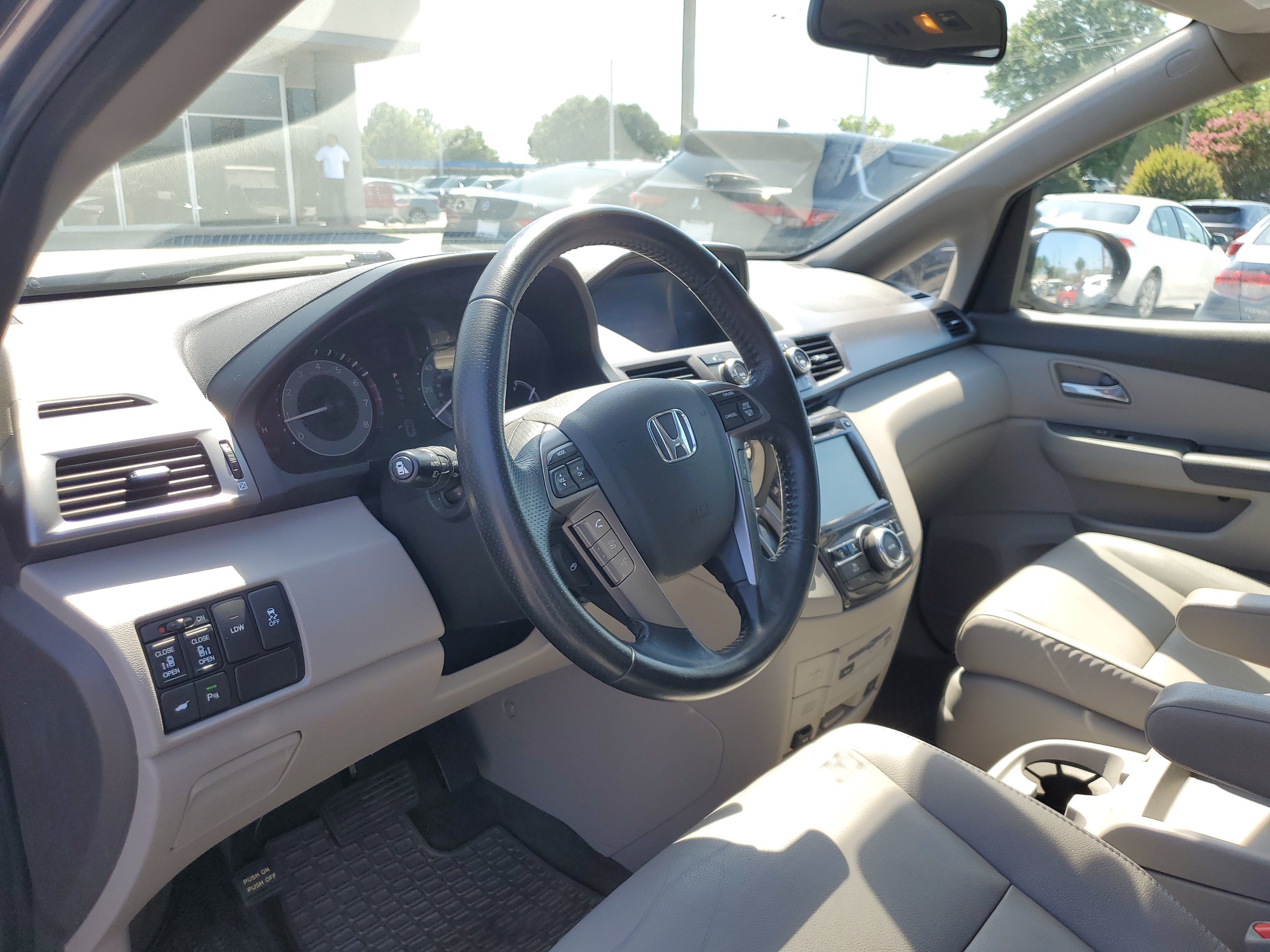 Used 2014 Honda Odyssey Touring image 17