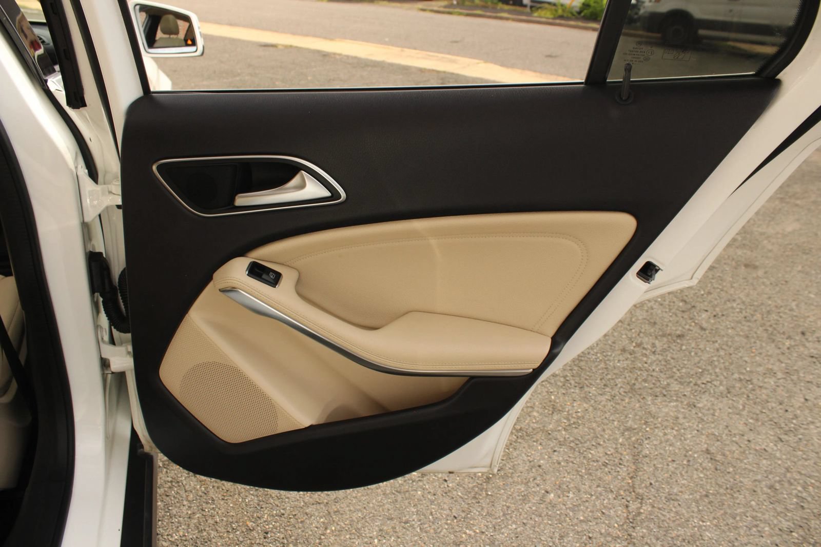 Used 2020 Mercedes-Benz GLA 250 4MATIC w/ Premium Package image 25