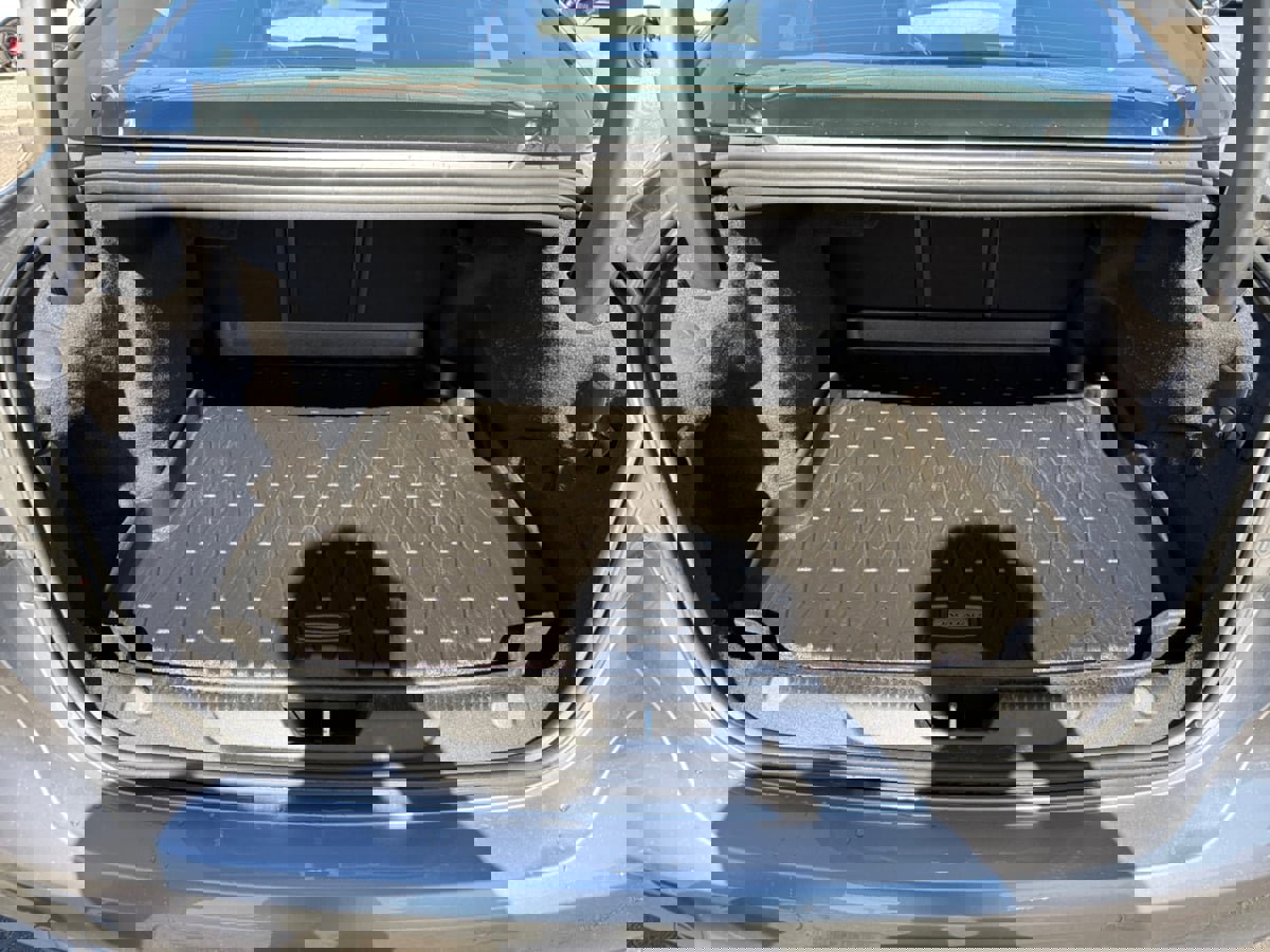 Used 2020 Jaguar XE S image 19