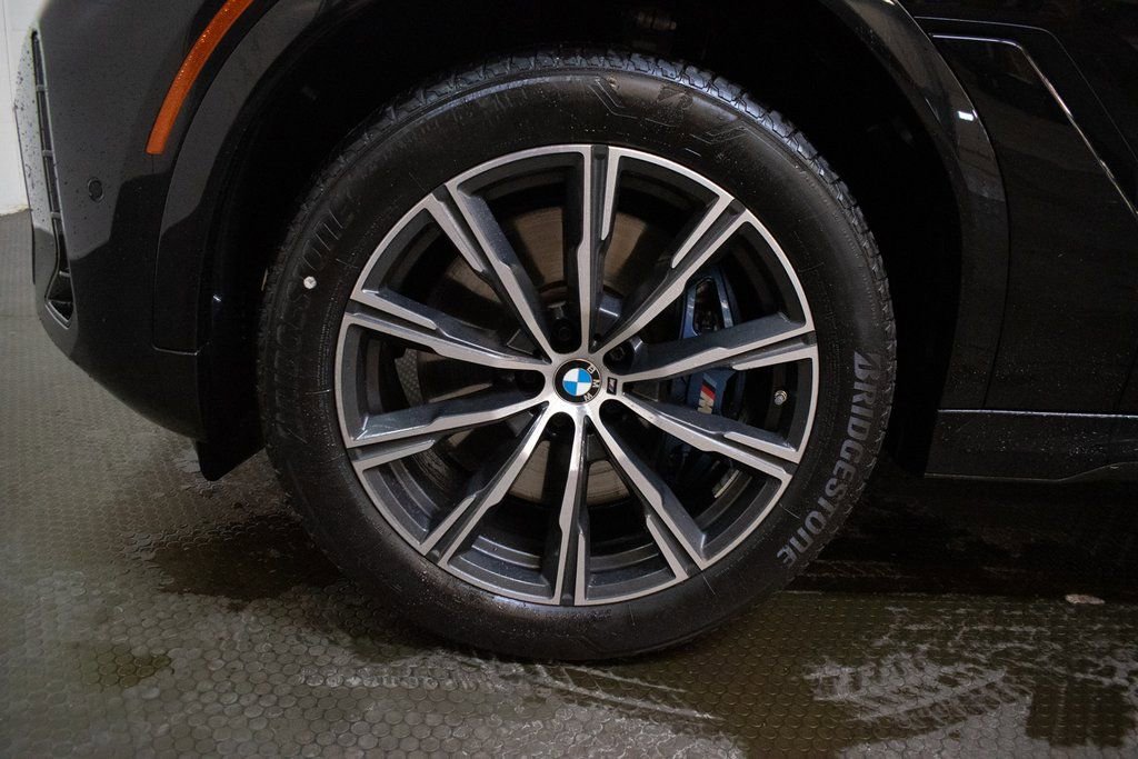 Certified 2025 BMW X6 M60i w/ Parking Assistance Package image 9