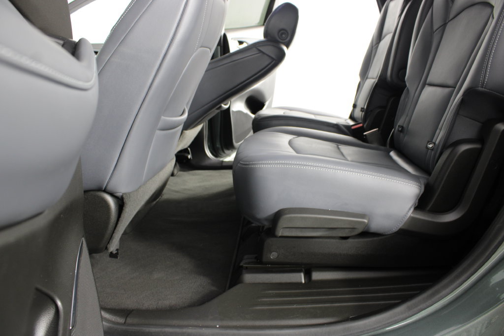 Used 2022 Buick Enclave Premium FWD image 20