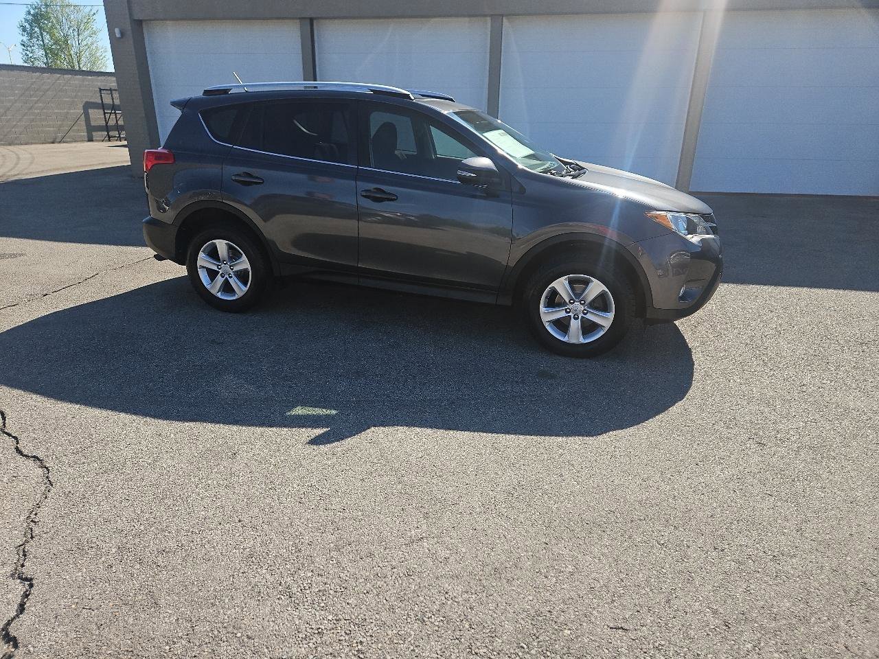 Used 2014 Toyota RAV4 XLE AWD/4WD image 2