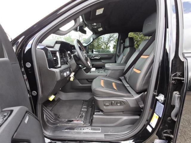 Used 2025 GMC Sierra 2500 AT4 image 9