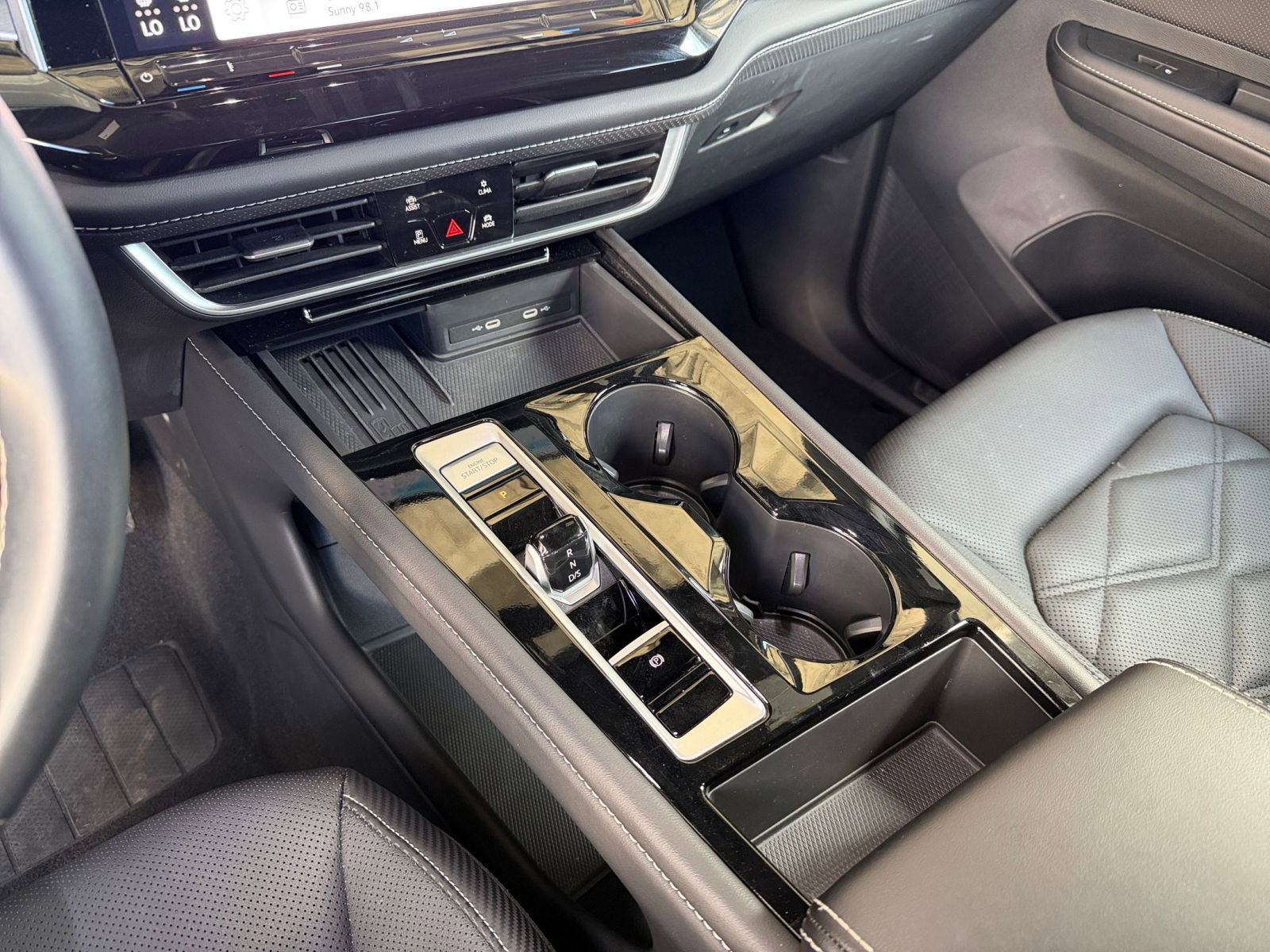 Used 2025 Volkswagen Atlas Cross Sport SE image 41