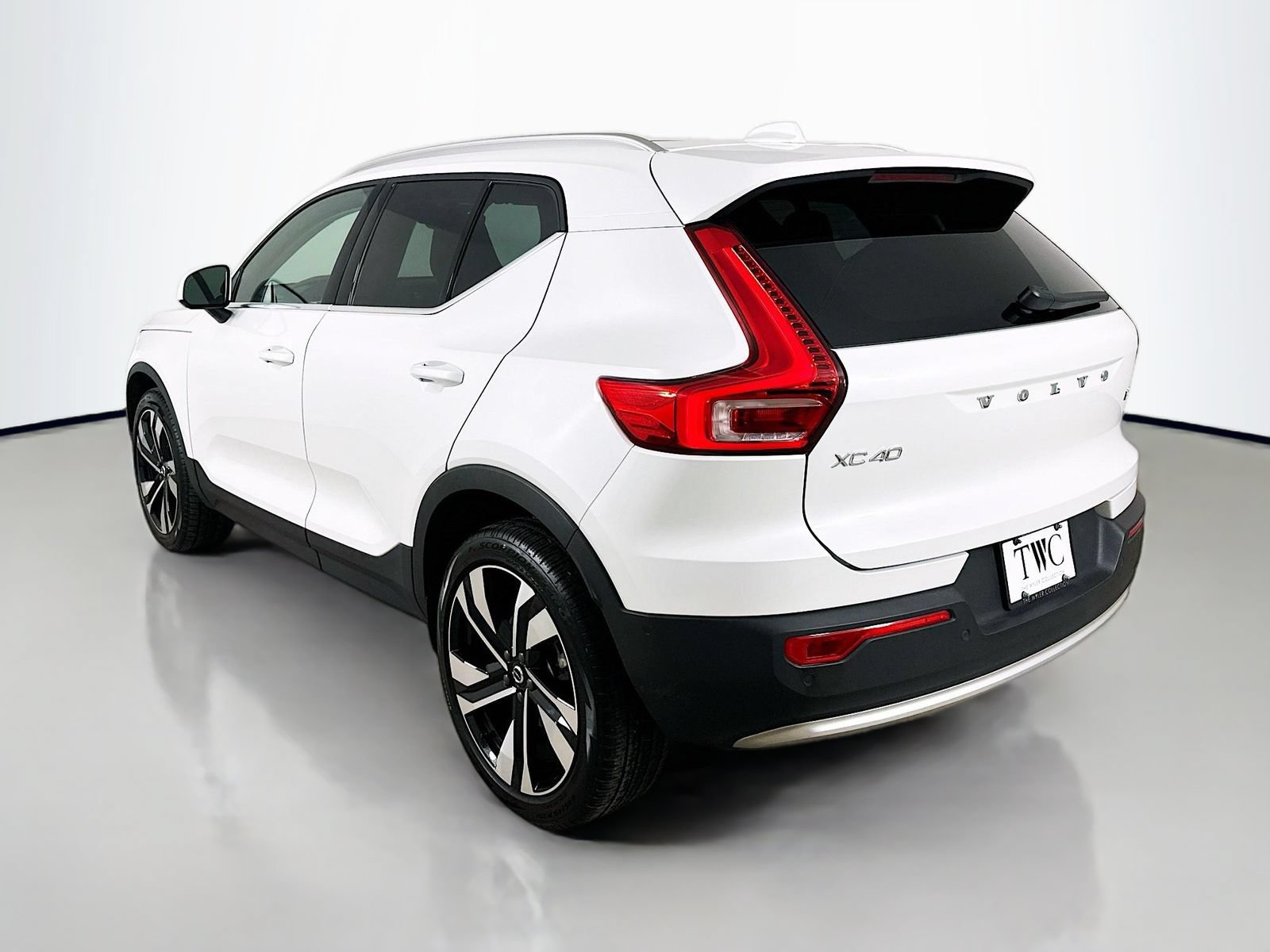 Used 2024 Volvo XC40 B5 Plus w/ Climate Package AWD/4WD image 7