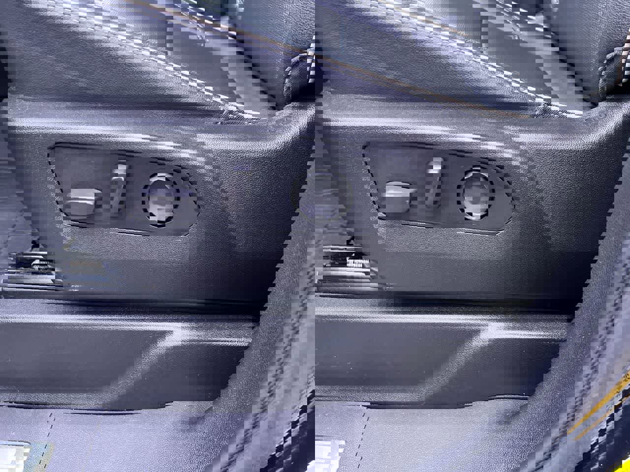 Used 2021 Chevrolet Tahoe Premier w/ Premium Package image 12