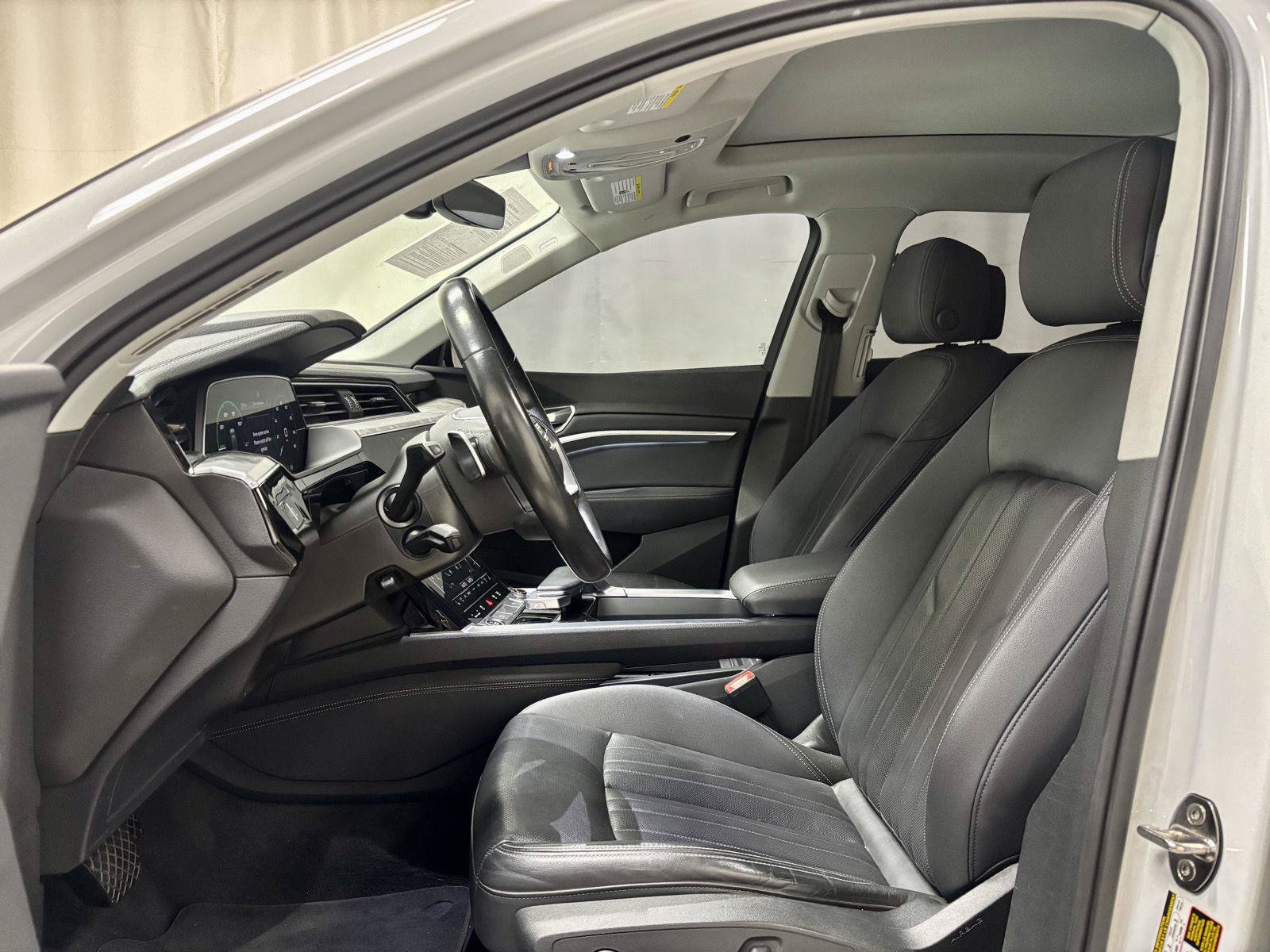 Used 2024 Audi Q8 e-tron Premium Plus w/ Premium Plus Package AWD/4WD image 18