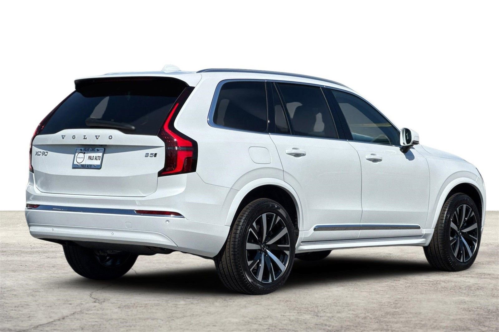 Used 2026 Volvo XC90 B5 Core w/ Protection Package AWD/4WD image 2
