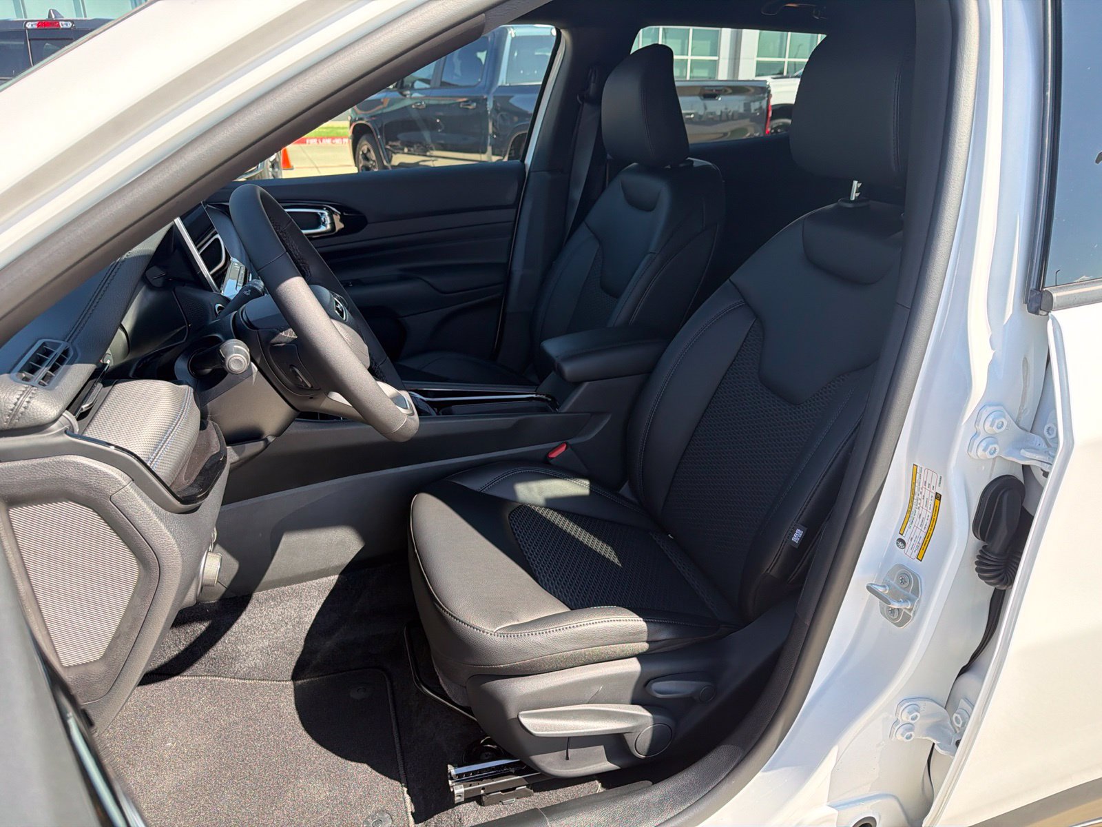New 2027 Jeep Compass Latitude AWD/4WD image 14