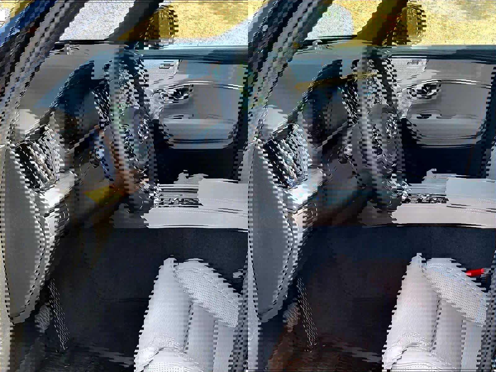 Used 2026 Volvo XC90 T8 Ultra w/ Lounge Package image 17