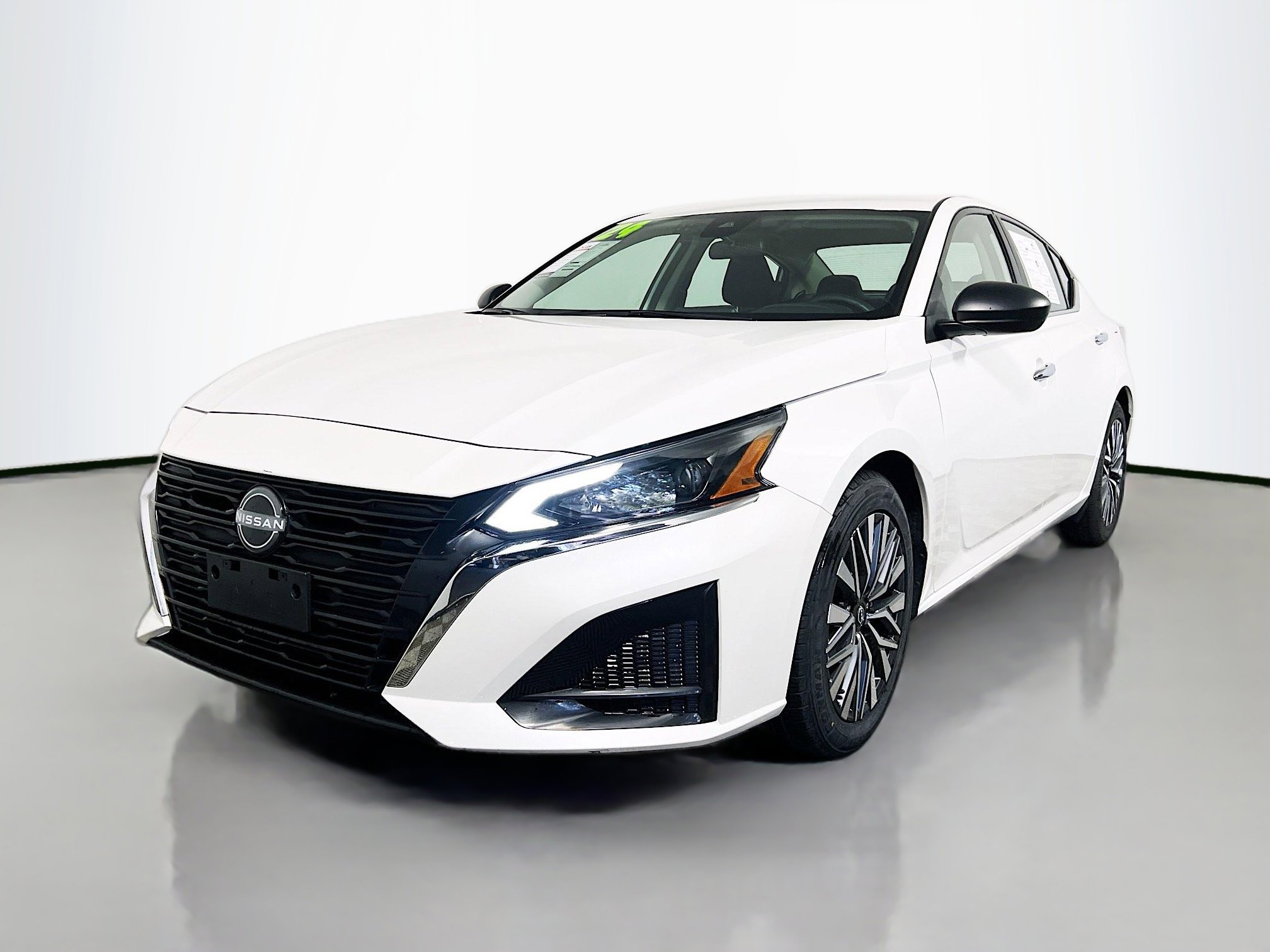 Used 2024 Nissan Altima 2.5 SV image 10
