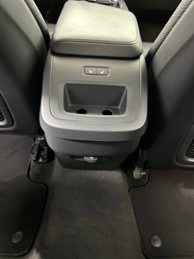 Used 2024 Volvo XC60 B5 Plus AWD/4WD image 16