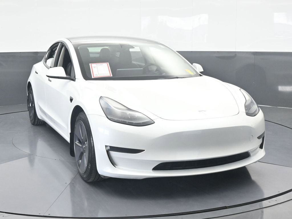 Used 2023 Tesla Model 3 Standard Range image 9