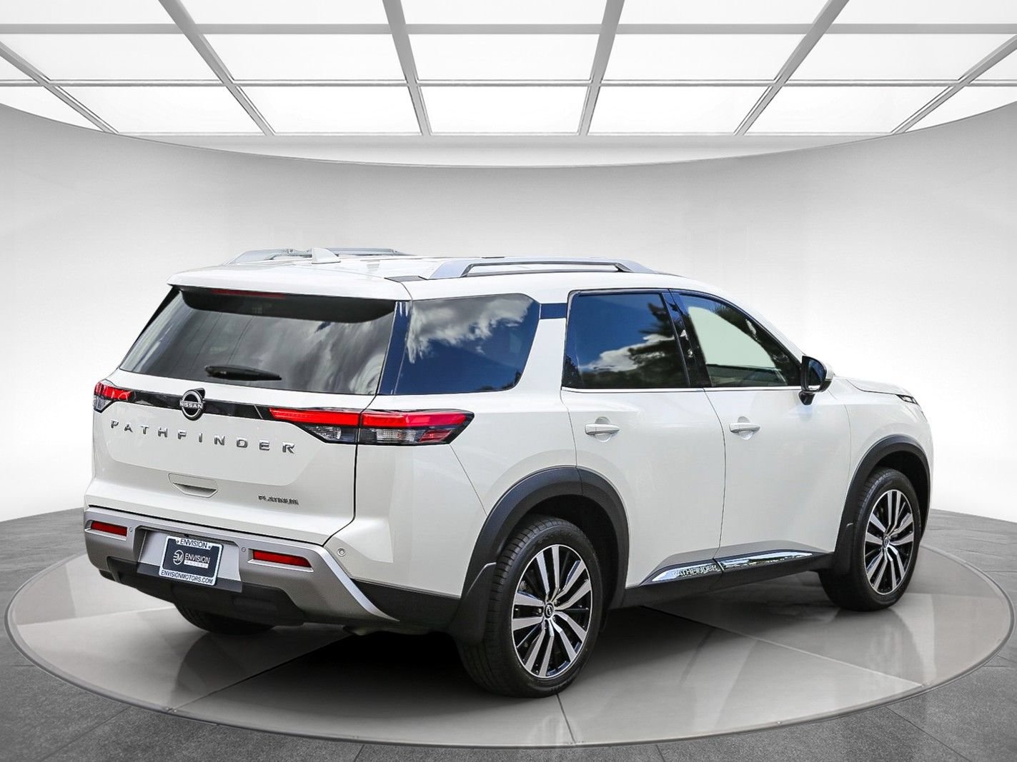 Used 2023 Nissan Pathfinder Platinum FWD image 4