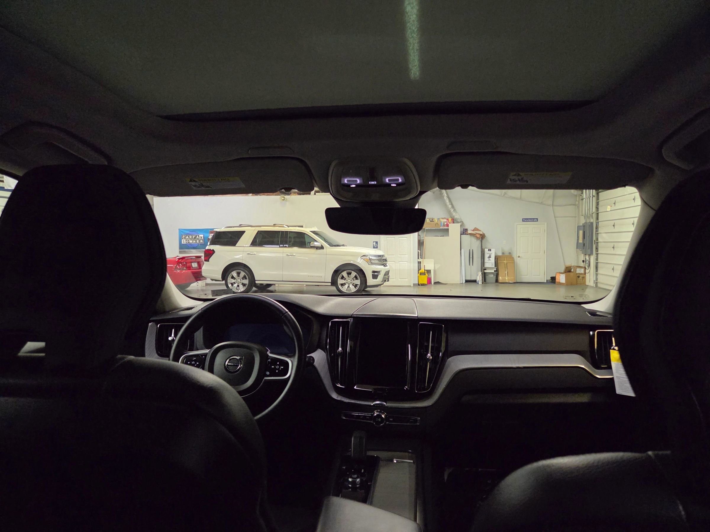 Used 2025 Volvo XC60 B5 Plus image 38