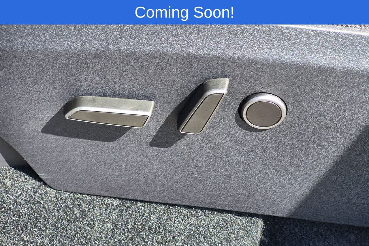 Used 2024 Tesla Model Y Long Range AWD/4WD image 16