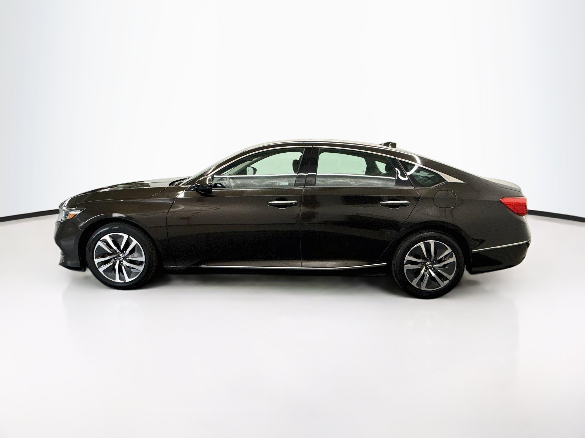 Used 2018 Honda Accord Touring image 4