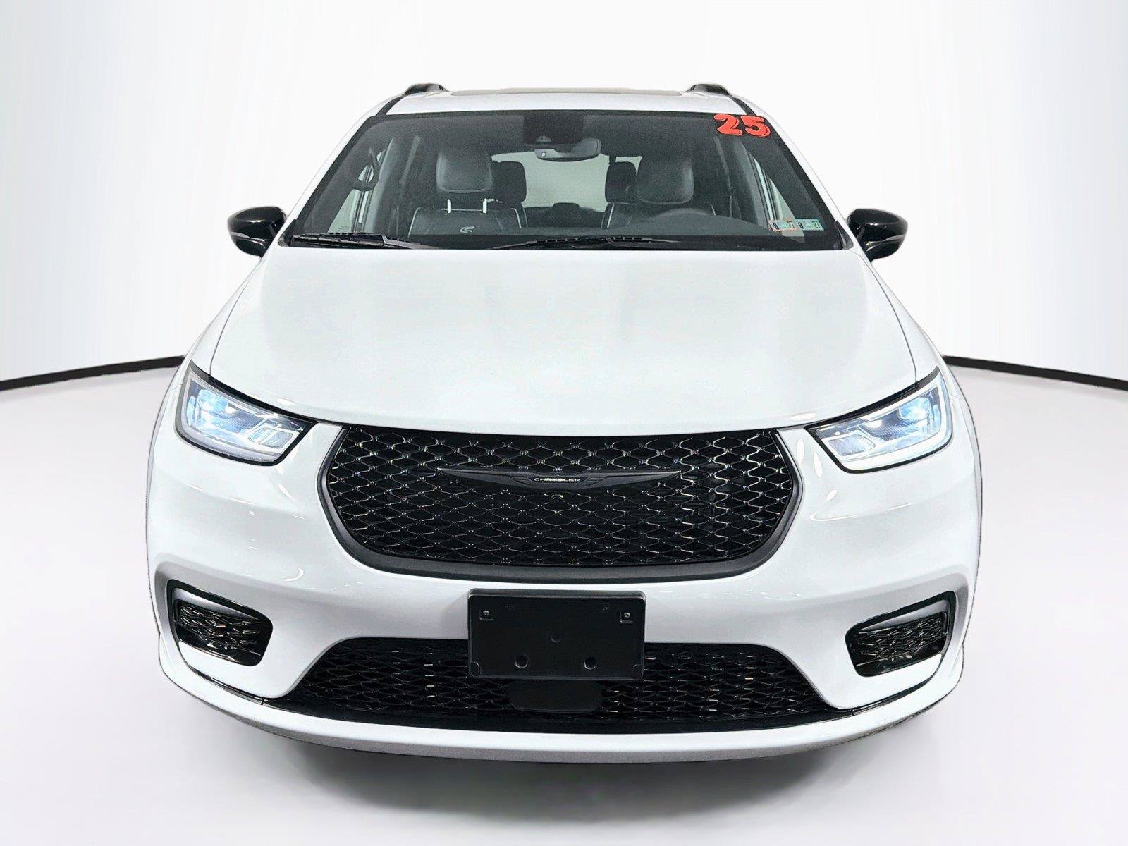 Used 2025 Chrysler Pacifica Limited FWD image 6