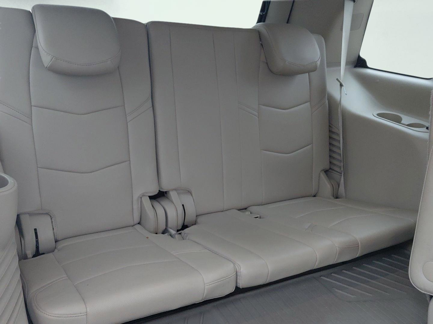 Used 2016 Cadillac Escalade Luxury AWD/4WD image 18