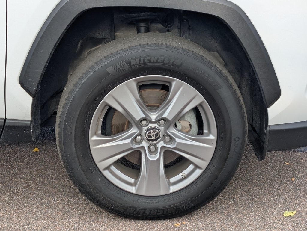 Used 2024 Toyota RAV4 LE AWD/4WD image 10
