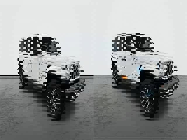 Used 2024 Jeep Wrangler Sahara image 5