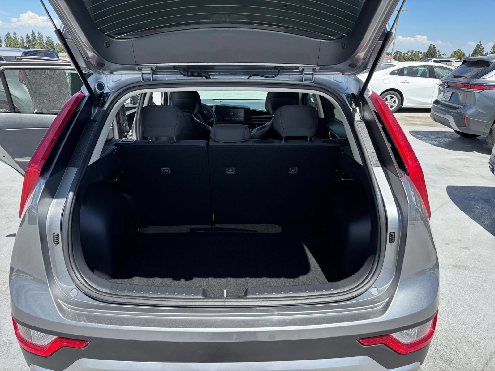 Used 2026 Kia Niro LX FWD image 28