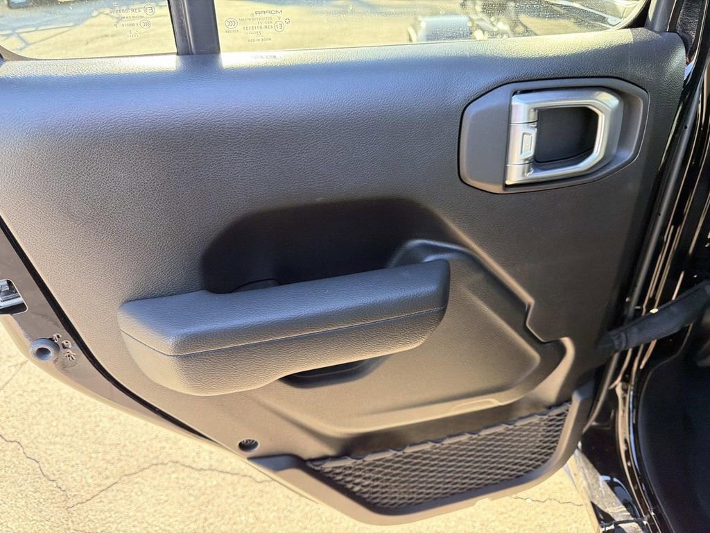 Used 2024 Jeep Wrangler Unlimited image 9