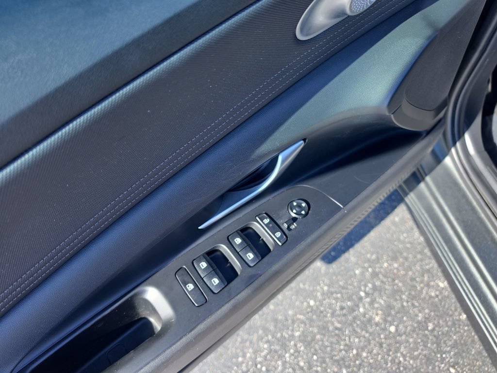 Used 2025 Hyundai Elantra SEL FWD image 14