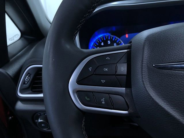 Used 2025 Chrysler Pacifica Select image 27