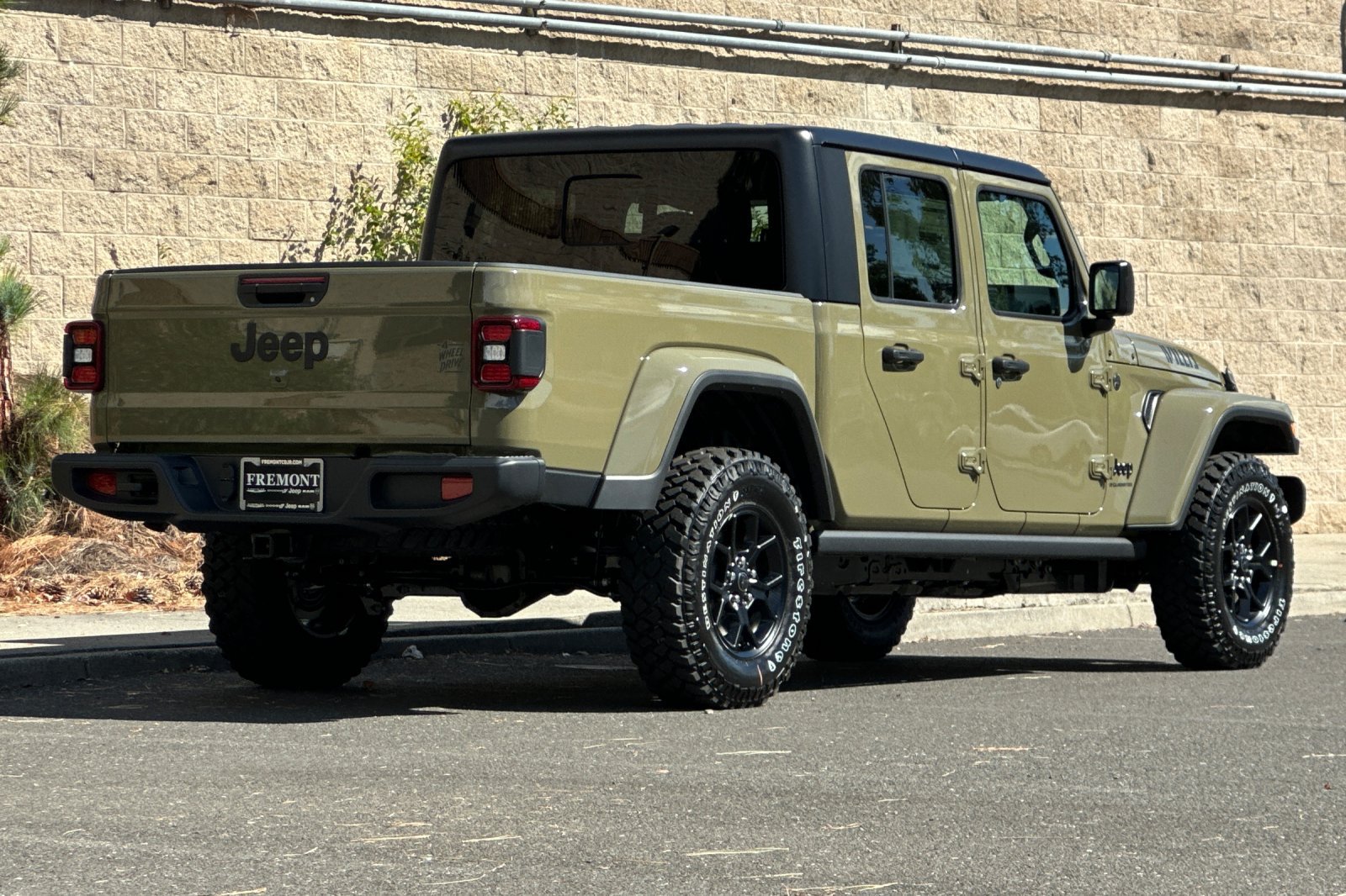 New 2026 Jeep Gladiator Sport AWD/4WD image 3