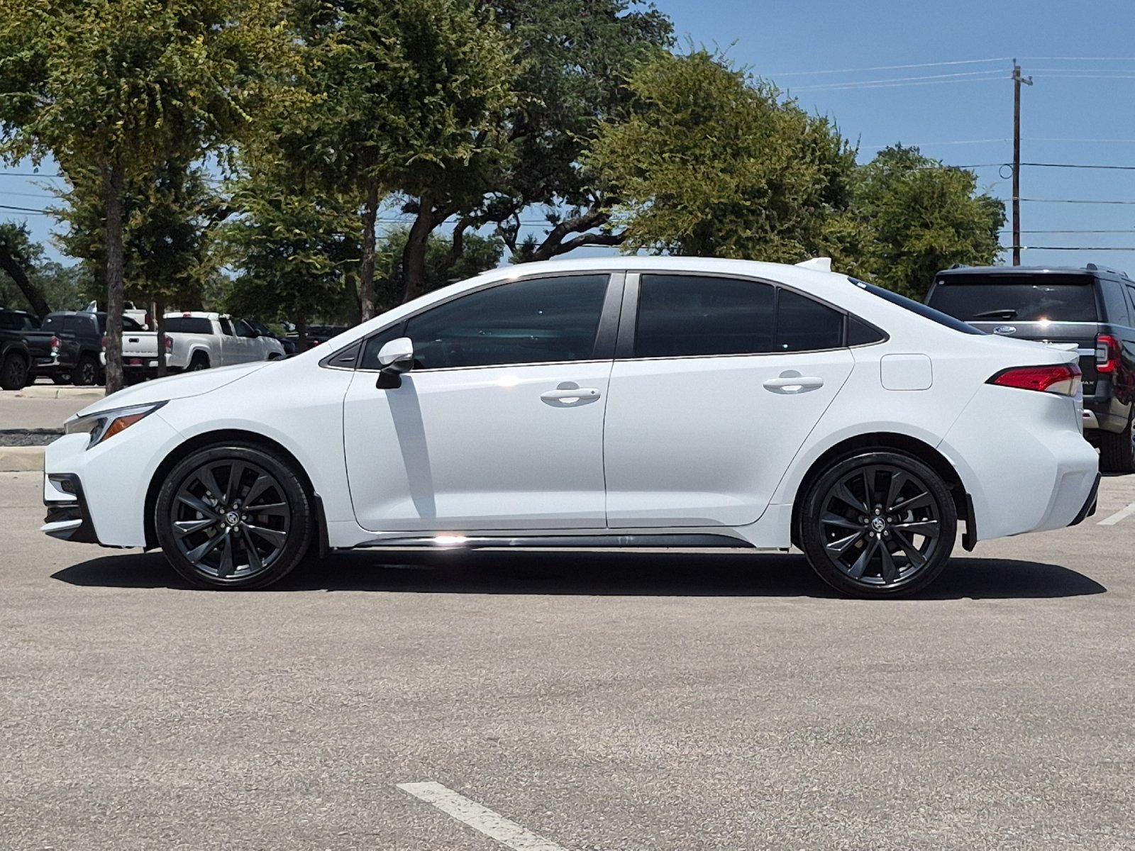 Used 2026 Toyota Corolla SE FWD image 2