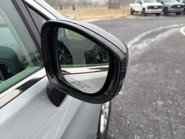 Used 2024 Chrysler Pacifica Touring-L image 7