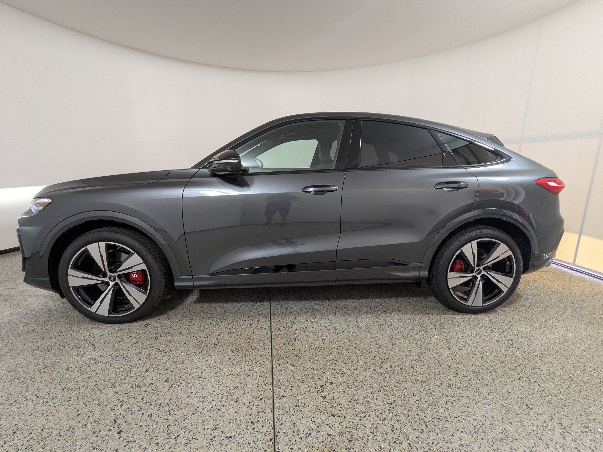 New 2026 Audi SQ5 Prestige AWD/4WD image 4