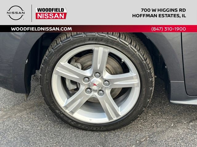 Used 2009 Pontiac Vibe w/ Sun And Sound Package FWD image 13