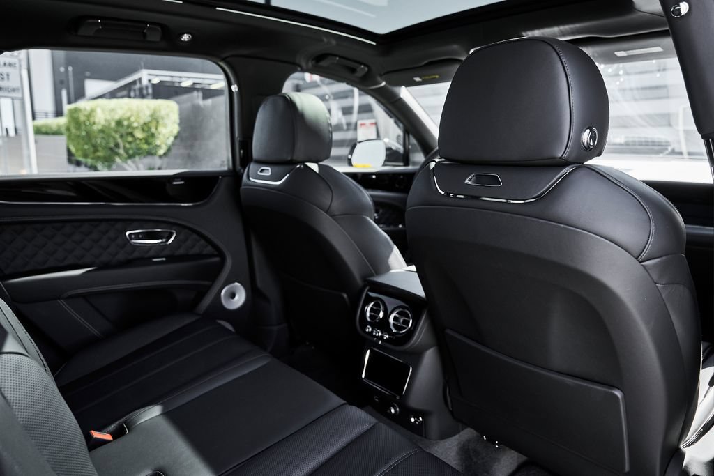 Used 2025 Bentley Bentayga AWD/4WD image 39