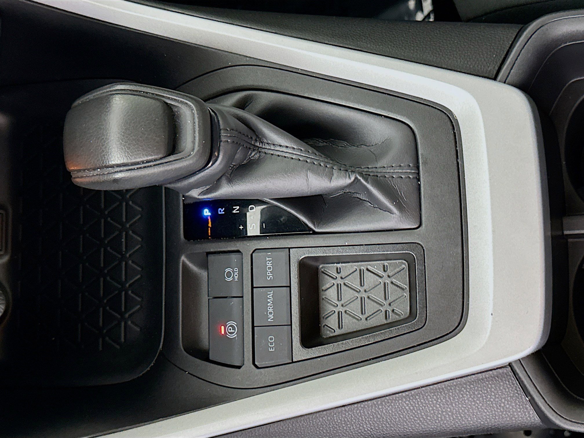 Used 2024 Toyota RAV4 LE image 20