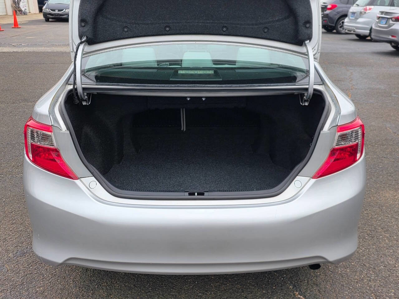 Used 2012 Toyota Camry LE FWD image 19