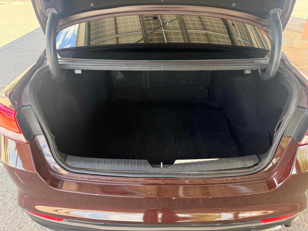 Used 2018 Kia Optima LX FWD image 12