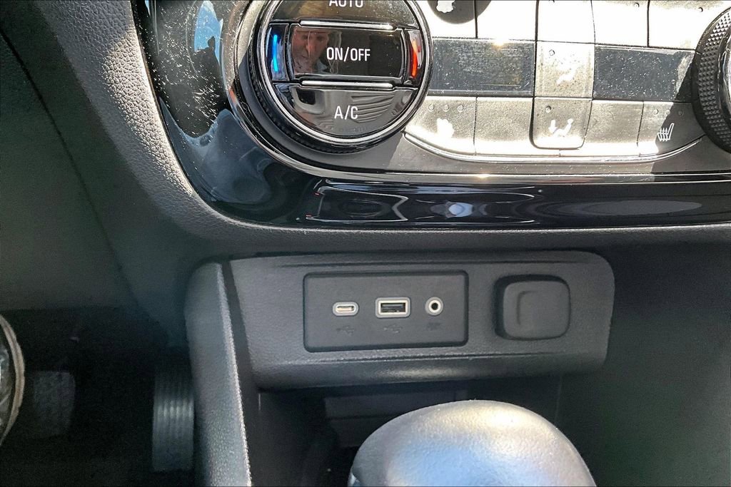Used 2021 Buick Encore GX Select w/ Sport Touring Package FWD image 16